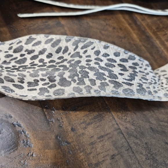 HOBO Paulette Leopard Print Shoulder Bag - Picture 10 of 11